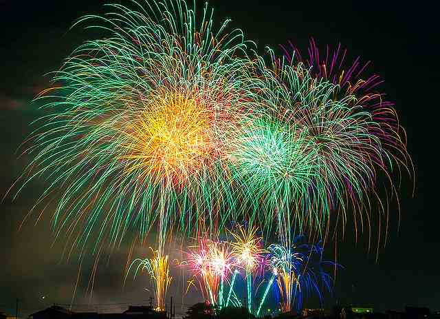 s-fireworks-180553_640